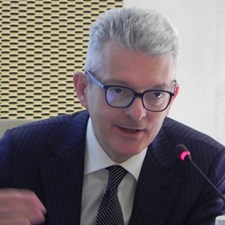 speaker Carlo Mezzano