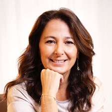 speaker Stefania Lazzaroni