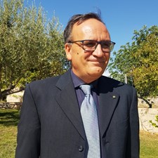 speaker Roberto Giadone